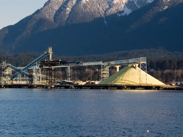 Port bulk terminal with a sulphur stockpile — illustrative photo